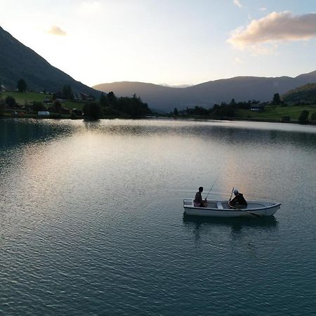 Loken Camping - Trivelig Og Idyllisk Ved Vannet Hotell Olden Exteriör bild