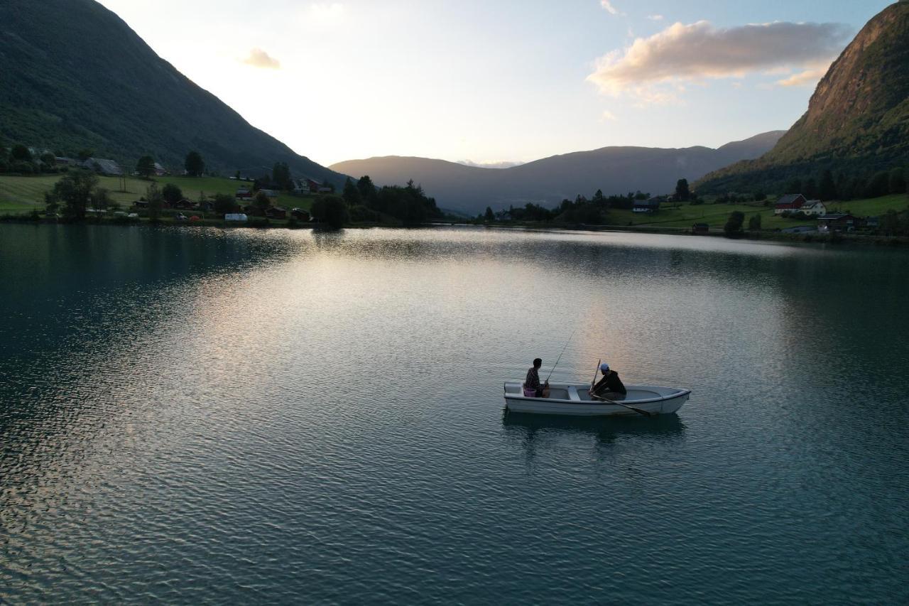Loken Camping - Trivelig Og Idyllisk Ved Vannet Hotell Olden Exteriör bild