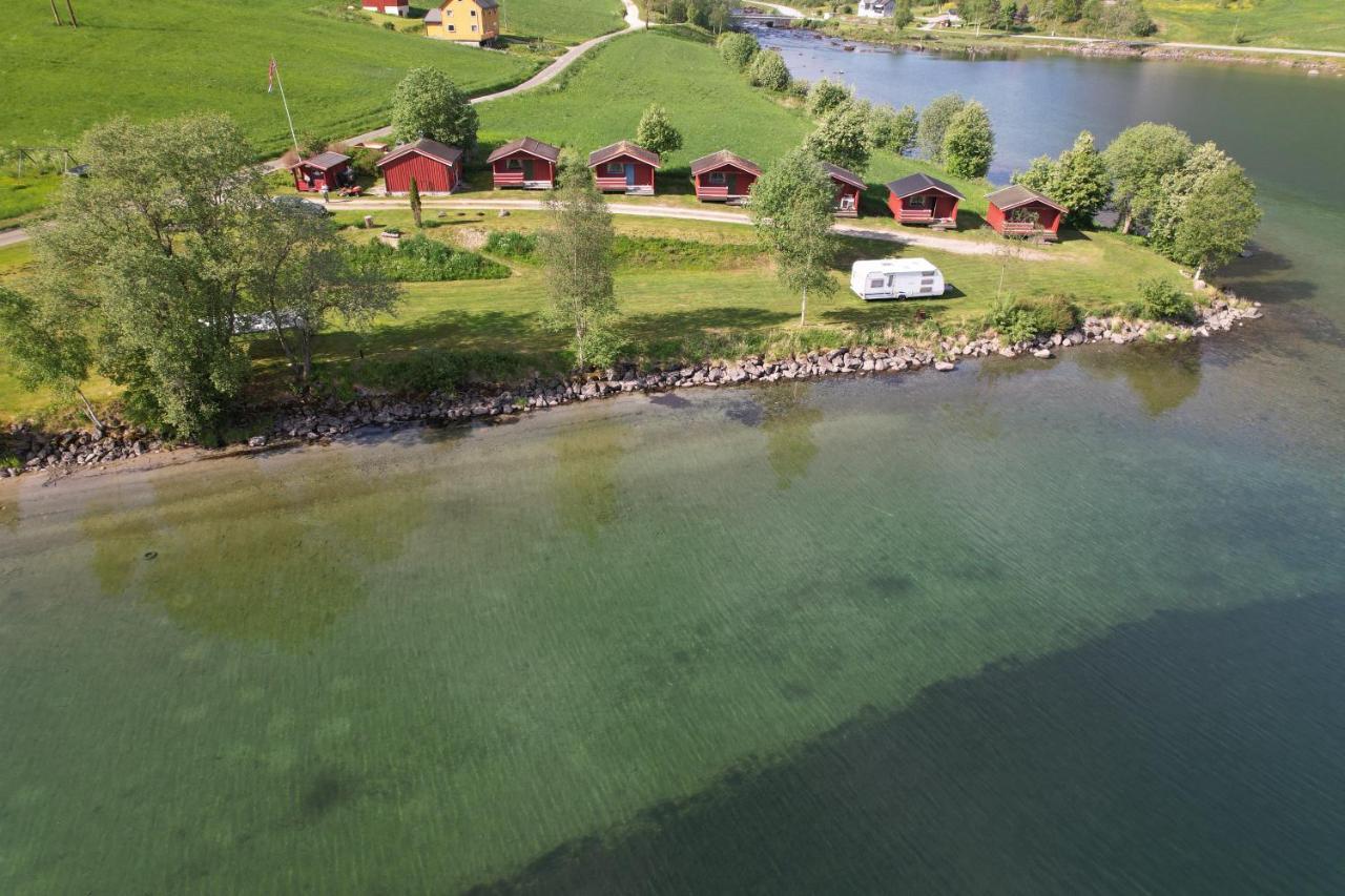 Loken Camping - Trivelig Og Idyllisk Ved Vannet Hotell Olden Exteriör bild