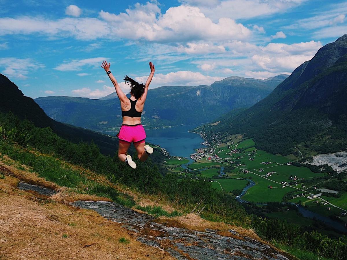 Loken Camping - Trivelig Og Idyllisk Ved Vannet Hotell Olden Exteriör bild