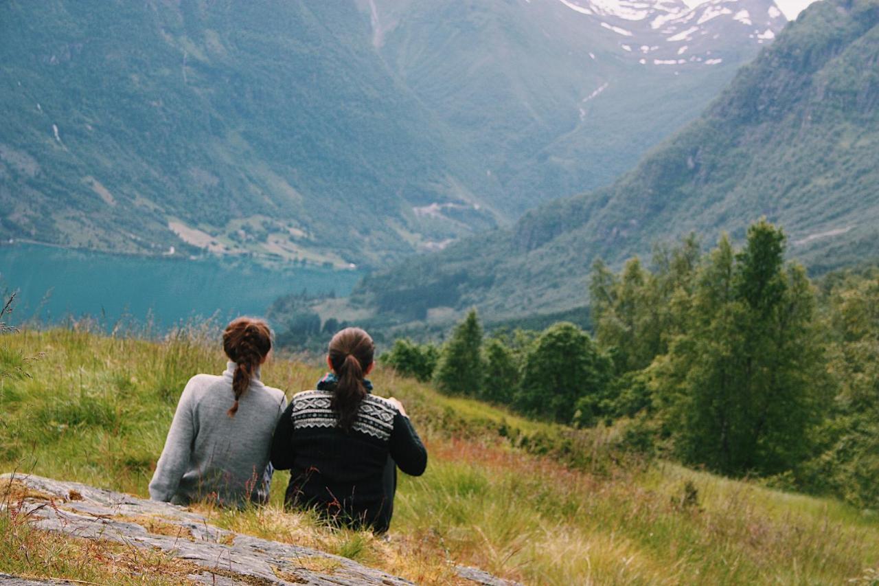 Loken Camping - Trivelig Og Idyllisk Ved Vannet Hotell Olden Exteriör bild