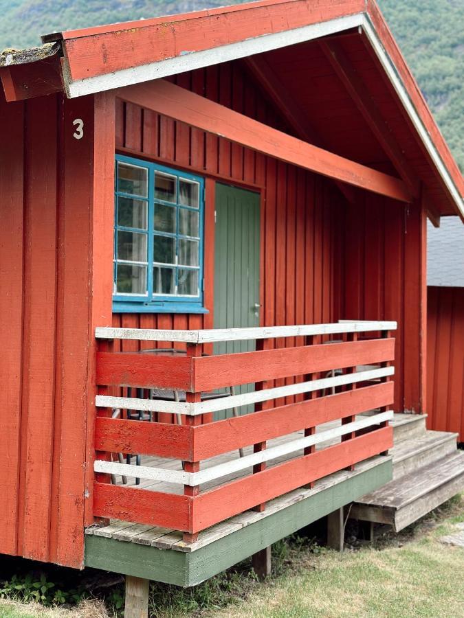 Loken Camping - Trivelig Og Idyllisk Ved Vannet Hotell Olden Exteriör bild